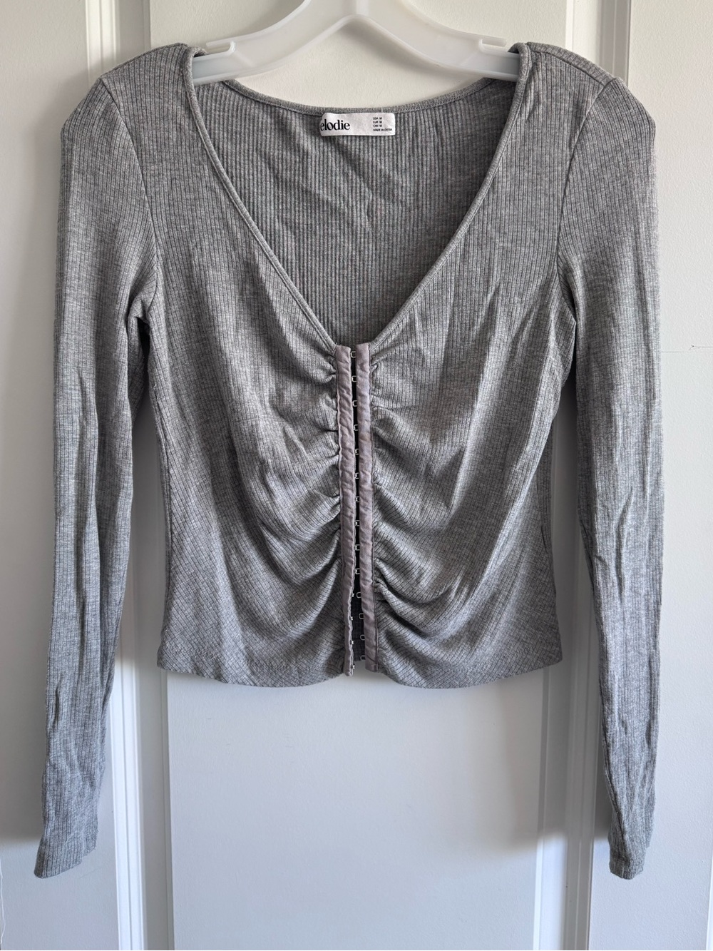 Elodie Gray Ribbed Ruched V‑Neck Long Sleeve Top
